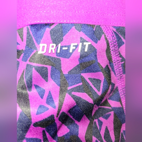 Nike Pro Capri Leggings - Picture 4 of 5